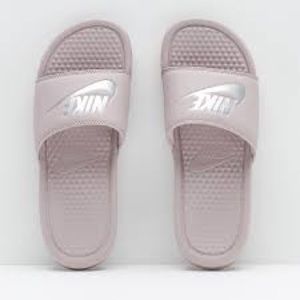 Rose Nike Slides 🤗